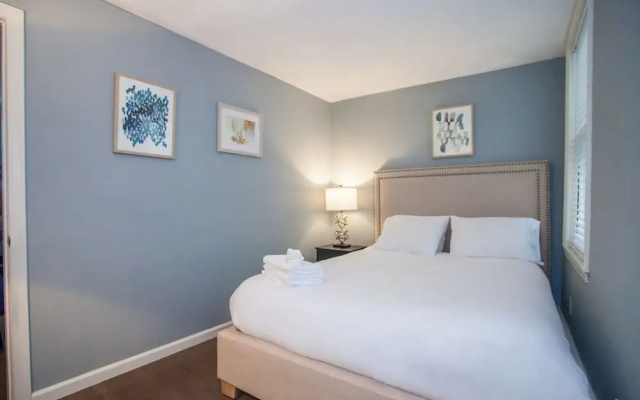 photo 4 of Luxury Collection-4 Bedroom 3 Full-bathroom-boston
