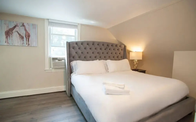 photo 5 of Luxury Collection-4 Bedroom 3 Full-bathroom-boston