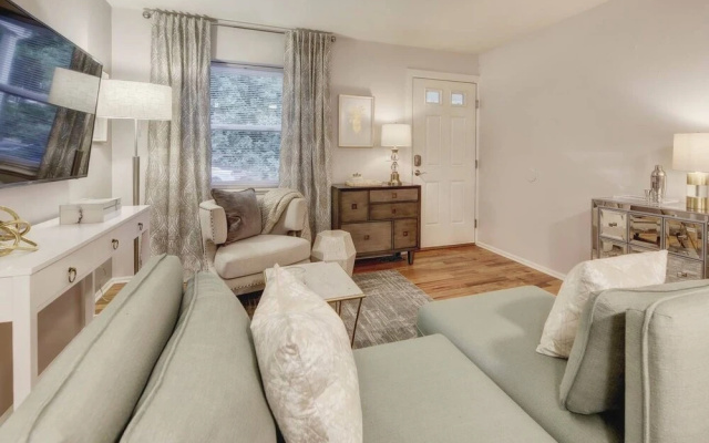 photo 3 of Luxury Denver Apts 8 BDs 4 BAs Great Location!