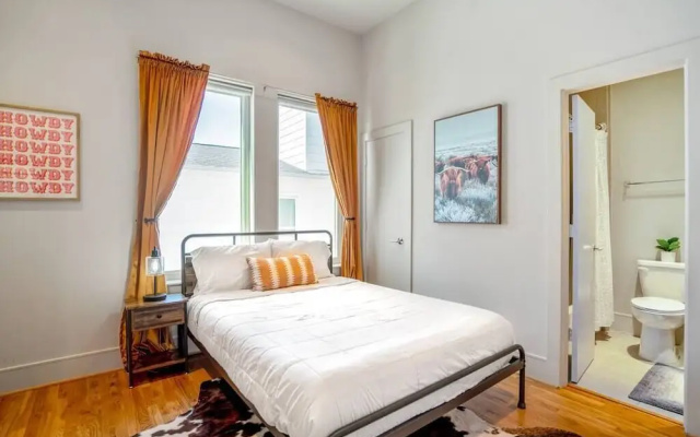 photo 4 of Luxury Downtown Getaway With Breathtaking Views