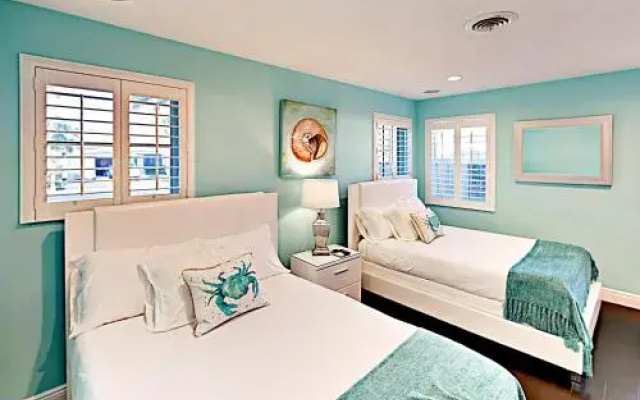 photo 2 of Luxury Florida Barton - 4 Br home by RedAwning