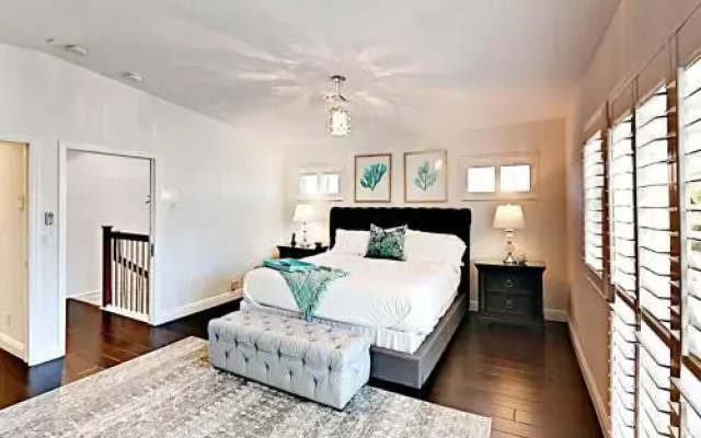 photo 3 of Luxury Florida Barton - 4 Br home by RedAwning