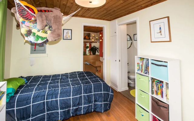 photo 2 of Luxury Houseboat Best in Seattle 3BR