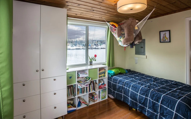 photo 3 of Luxury Houseboat Best in Seattle 3BR