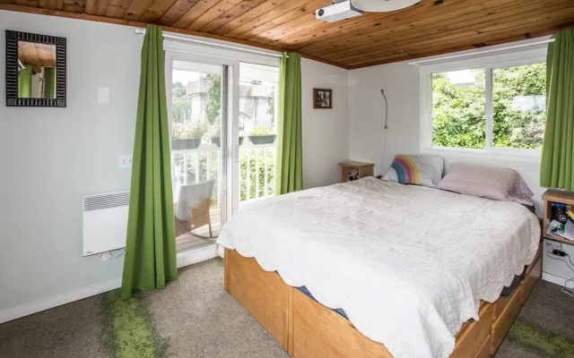 photo 4 of Luxury Houseboat Best in Seattle 3BR