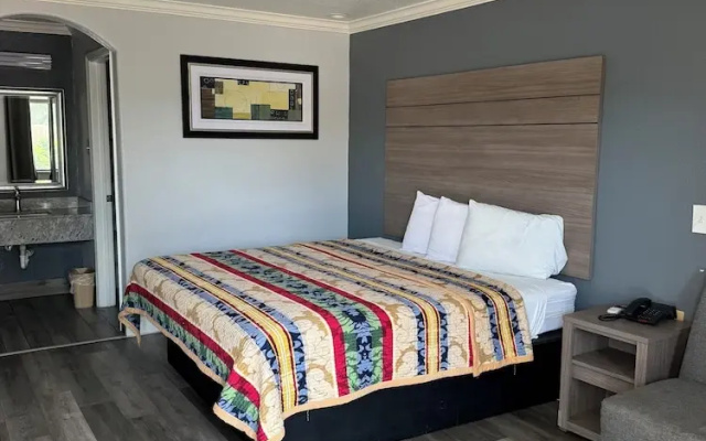 photo 3 of Luxury Inn