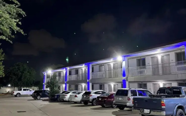 photo 5 of Luxury Inn