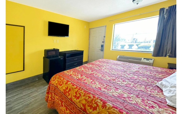 photo 3 of Luxury Inn By OYO Albany