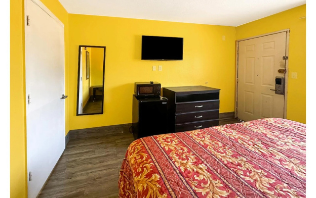 photo 5 of Luxury Inn By OYO Albany