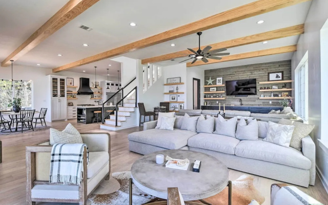 photo 2 of Luxury Lake Granbury Cliffside Home w/ Deck!