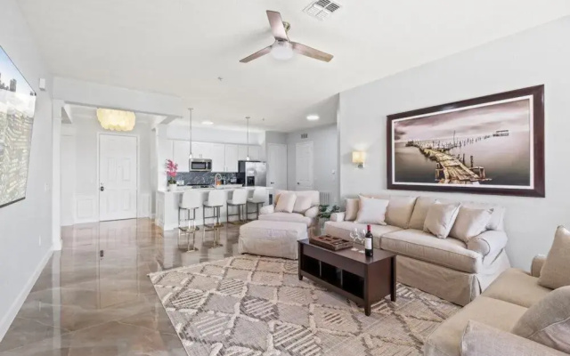 photo 2 of Luxury Lakeview Penthouse, Vista Cay Orlando 1025