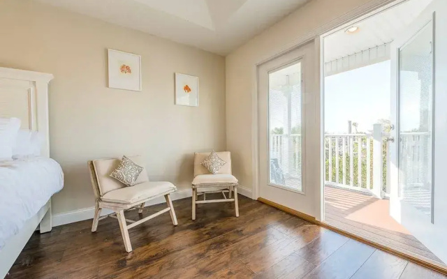 photo 2 of Luxury Living - Modern Beach Townhouse