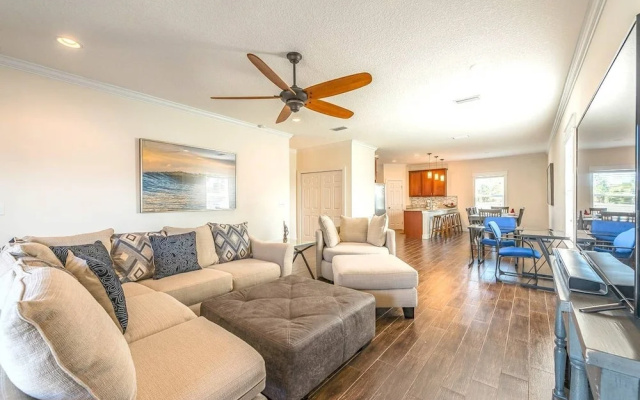 photo 3 of Luxury Living - Modern Beach Townhouse