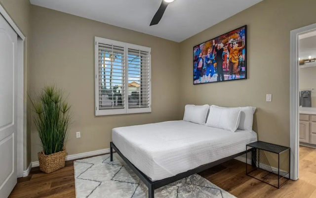 photo 4 of Luxury Lookout Canyon 5 Bdrm Stunner W/htd Pool!