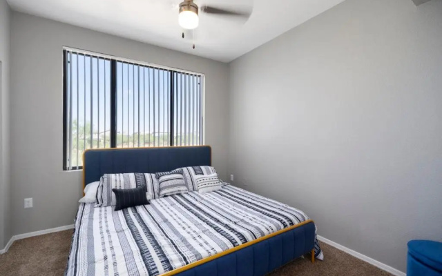 photo 2 of Luxury Mountain View 2BR with balcony located in Scottsdale