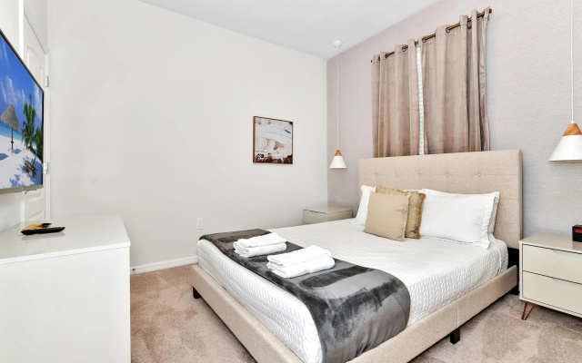 photo 5 of LUXURY NEW 5 BED Single Family With Private Pool, Davenport, US