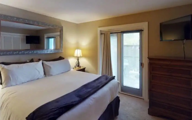 photo 4 of Luxury One Bedroom Condo in Cascade Village at the Base of Chair Lift 20