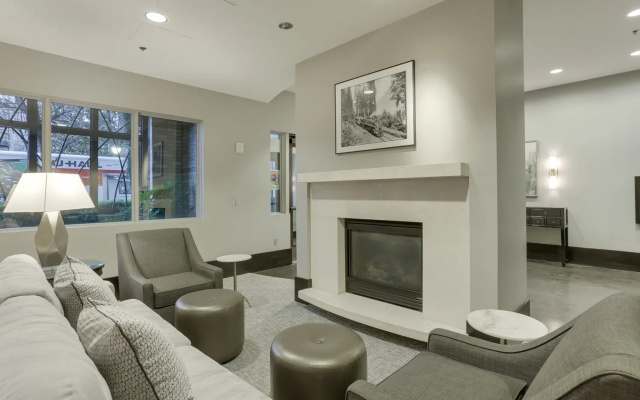 photo 2 of Luxury Open Plan Apt, Fast Wifi & Free Parking (long term stays). Work From Home Set Up Too!