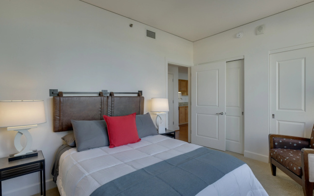 photo 3 of Luxury Open Plan Apt, Fast Wifi & Free Parking (long term stays). Work From Home Set Up Too!