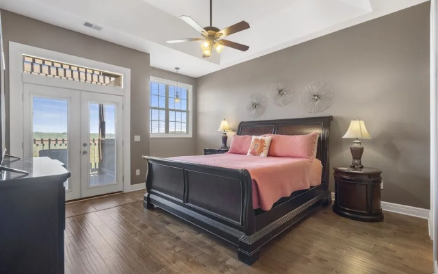 photo 4 of Luxury Penthouse Near Silver Dollar City