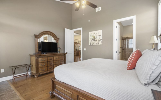 photo 5 of Luxury Penthouse Near Silver Dollar City