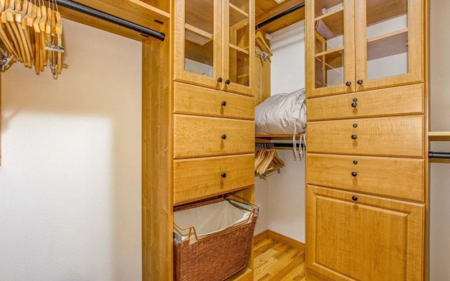 photo 2 of Luxury Rocky Mountain River Retreat - 3 Br Townhouse