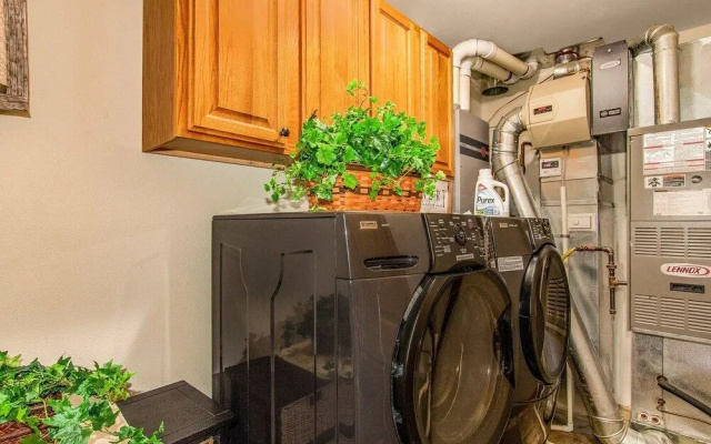 photo 3 of Luxury Rocky Mountain River Retreat - 3 Br Townhouse
