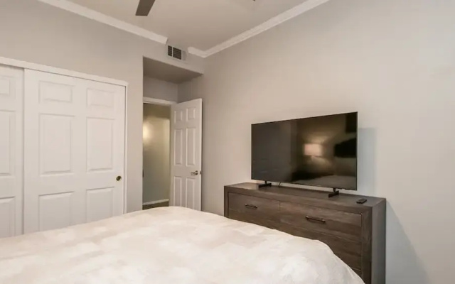 photo 3 of Luxury Scottsdale 5 Bdrm W/pool and Hot Tub!