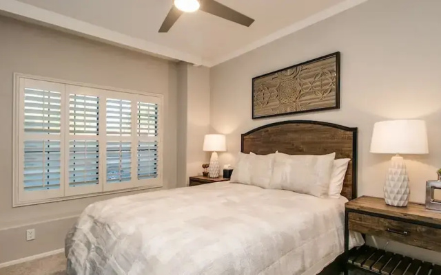 photo 5 of Luxury Scottsdale 5 Bdrm W/pool and Hot Tub!