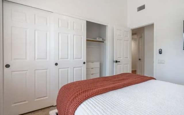 photo 2 of Luxury Scottsdale Home W/pool and Hot Tub!