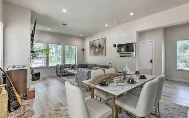photo 3 of Luxury Smart Home 1 Mi to Mercedes-benz Stadium!