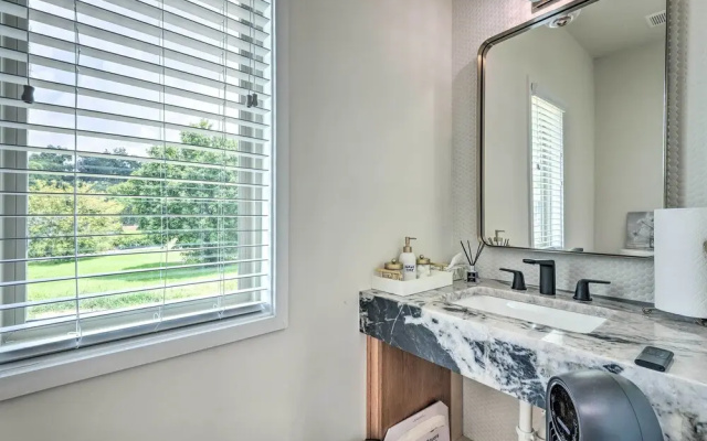 photo 4 of Luxury Smart Home 1 Mi to Mercedes-benz Stadium!