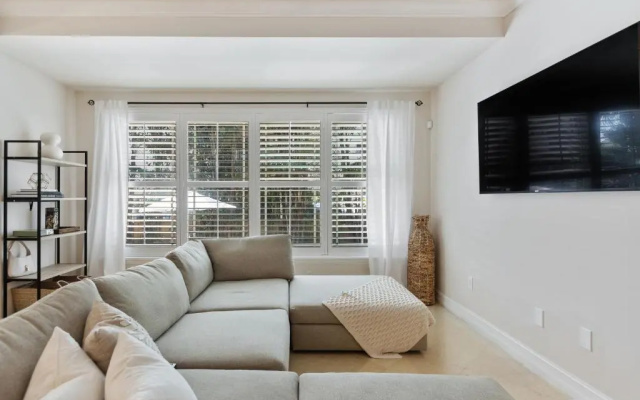 photo 5 of Luxury Spanish Villa 4 Bedroom 4 Bathroom Pool Sunny Isles
