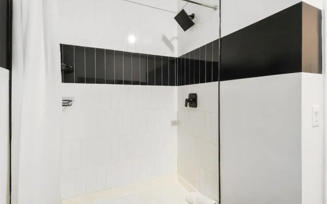 photo 5 of Luxury Studio 30 Mins to Manhattan Evonify