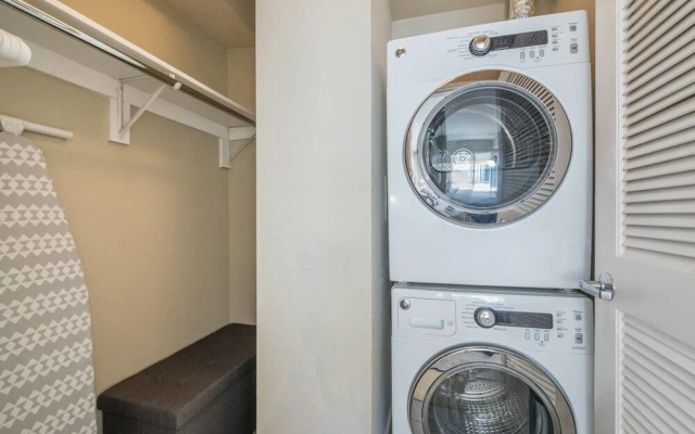 photo 4 of Luxury Suite, Heart of Hollywood, offered by Short Term Stay