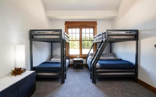 photo 3 of Luxury Top Floor Residence in the Village at Northstar - Catamount 403