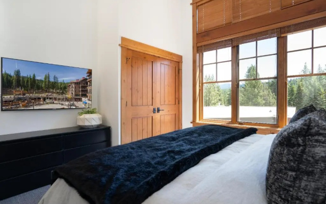 photo 5 of Luxury Top Floor Residence in the Village at Northstar - Catamount 403