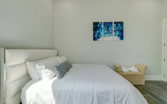 photo 2 of Luxury Unit on 12th South