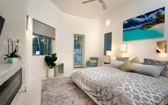 photo 3 of Luxury Villa 4 bed 4 bath on canal access to the Golf 40 min, beach 8 min away