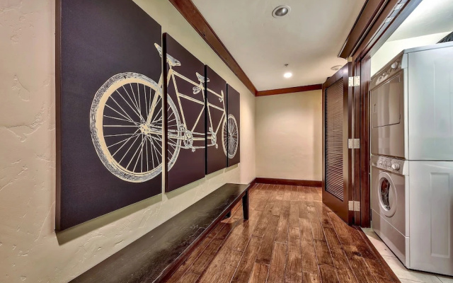 photo 3 of Luxury With Ritz Amenities At Constellation 3 Bedroom Condo by Redawning