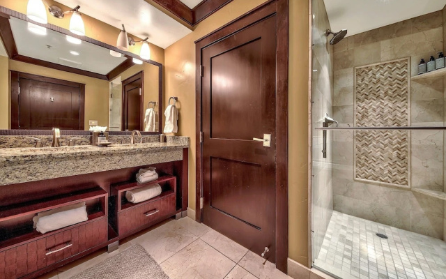 photo 4 of Luxury With Ritz Amenities At Constellation 3 Bedroom Condo by Redawning