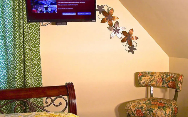 photo 3 of Chez Lyndon Manor