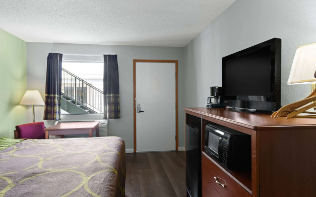 photo 5 of Super 8 by Wyndham Branson / Shepherd of the Hills Exwy