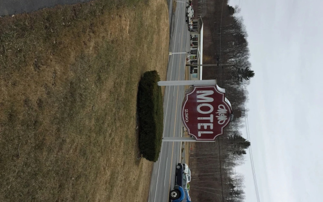 photo 4 of M and M Motel