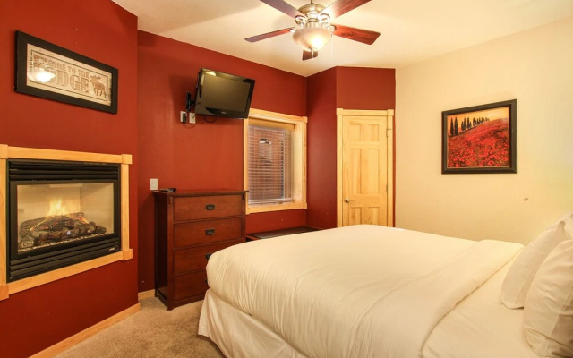photo 2 of Macgregor Mountain 27c 1 Bedroom Condo by RedAwning