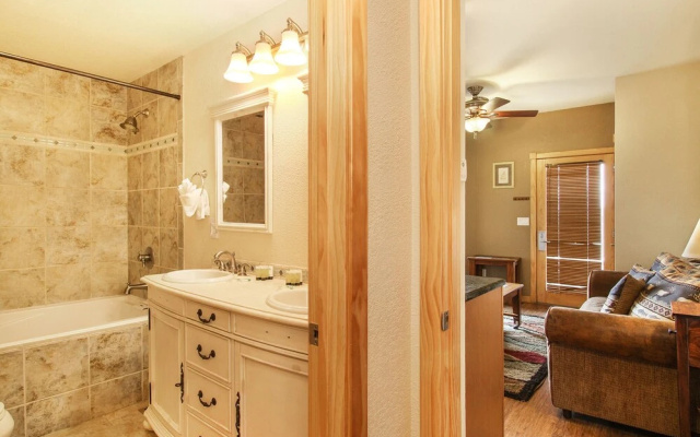 photo 5 of Macgregor Mountain 27c 1 Bedroom Condo by RedAwning