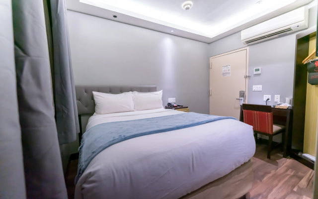photo 3 of Madison LES Hotel