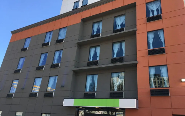photo 2 of Magna Hotel