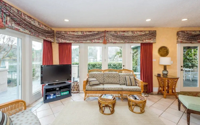 photo 2 of Magnificant & Private Lakefront 5 Bedroom Home
