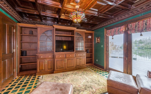 photo 3 of Magnificant & Private Lakefront 5 Bedroom Home